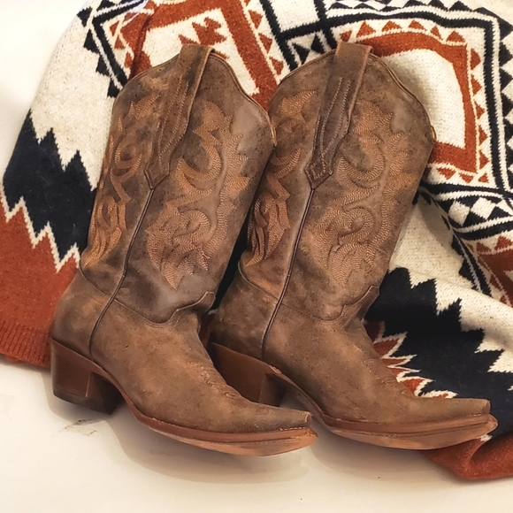 CORRAL Distressed Naham Stitched Leather Snip toe boots 7.5. - Picture 4 of 16